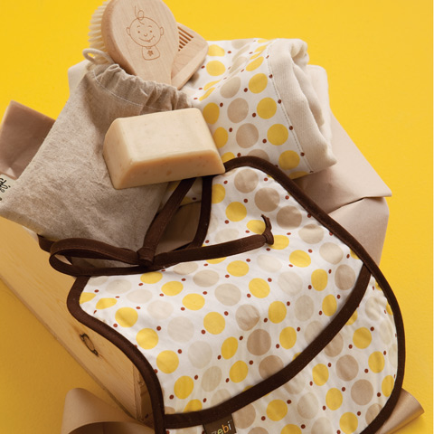 Yellow Dots Bib & Bath Set